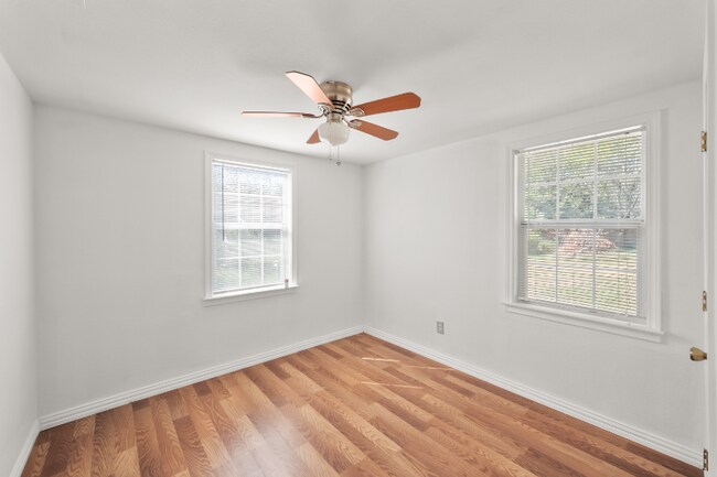 Building Photo - 502 Milam Ave