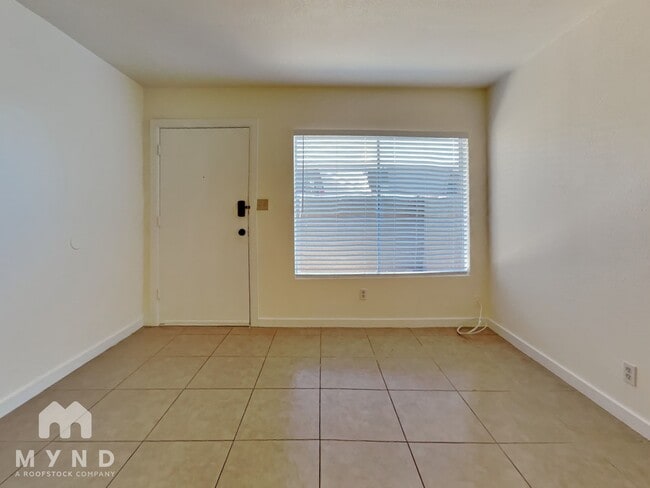 Building Photo - 925 W Peoria Ave