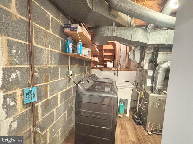 Building Photo - 2712 Finch St