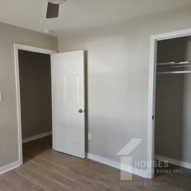 Building Photo - 511 Hampton Ave