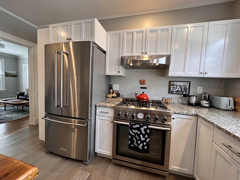 Building Photo - 450 Preble St