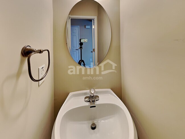 Building Photo - 317 Azalea Loop