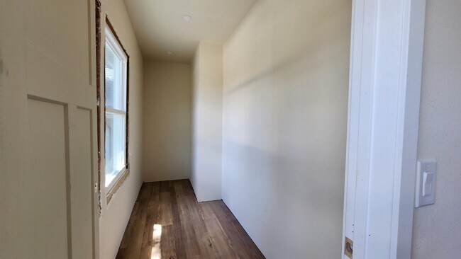 Building Photo - 908 E Gorham St
