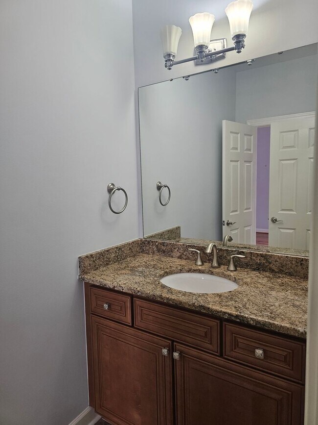 Building Photo - New Listing in Apex!