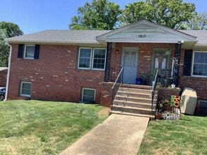 Building Photo - 6 Rainbow Forest Dr