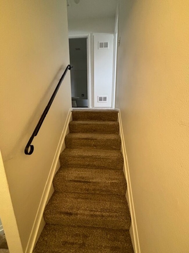 Building Photo - Updated 2 bd/3ba Townhome in Lakewood