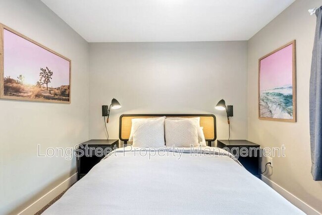 Building Photo - 4980 S Landing Dr