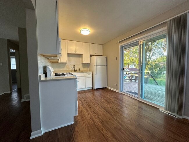 Building Photo - 315 E Rose St