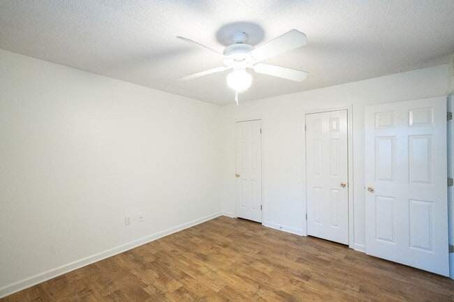 Building Photo - 2 Bed 1 Bath Near Campus! Water/Sewer/Trash Included In Rent!!