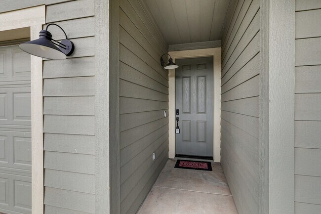 Building Photo - 12281 Pegasus Rd