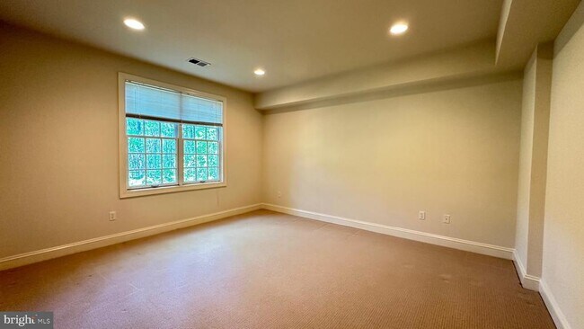 Building Photo - 1354 Lewinsville Mews Ct