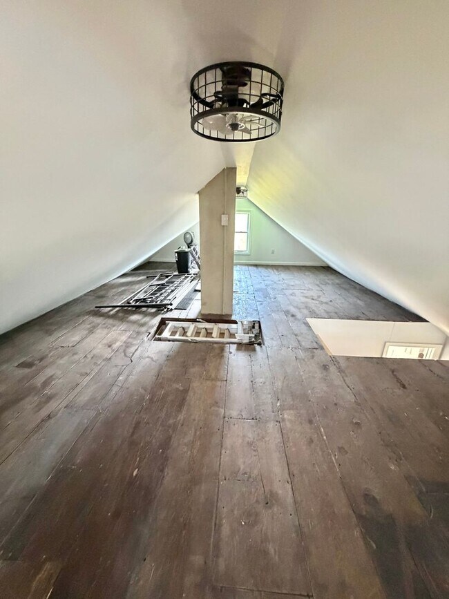 Building Photo - FOR RENT: Charming Remodeled Arts & Crafts Home in Monticello