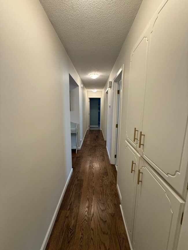 Building Photo - Beautifully Updated 4 Bed 2 Bath St.Paul S...