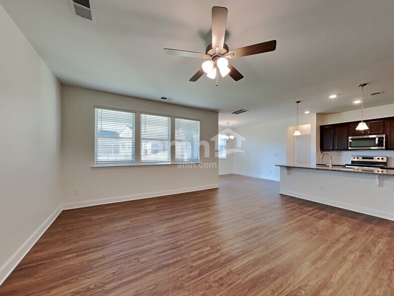 Building Photo - 112 Twin River Dr