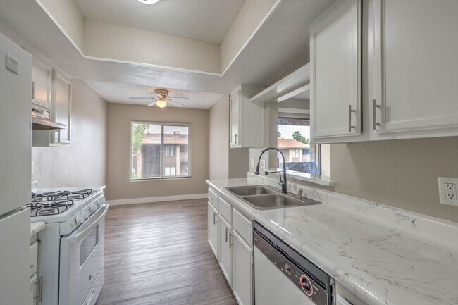 Building Photo - 4571 Carriage Park Dr