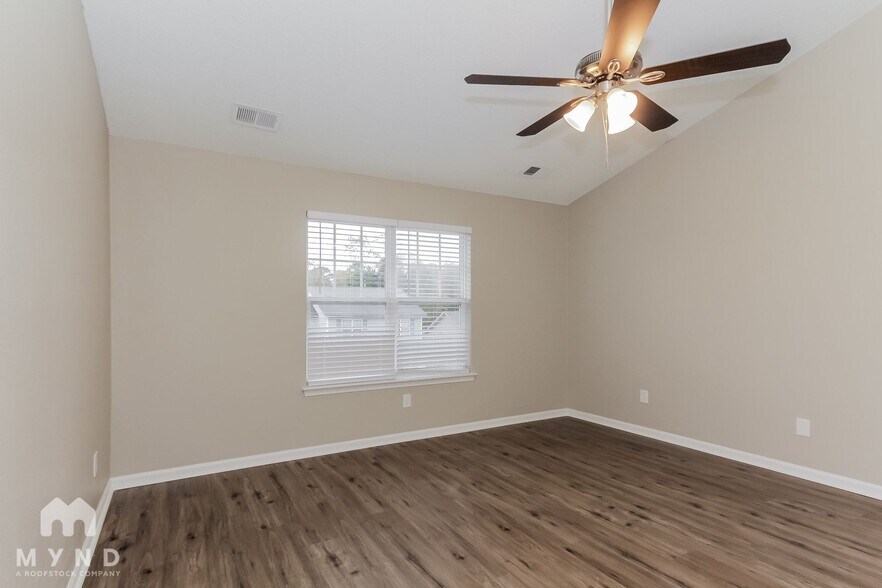 Building Photo - 712 Raindrops Rd