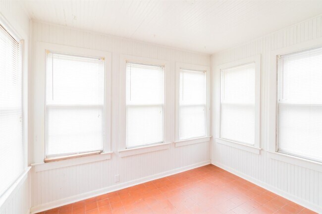 Building Photo - 4989 Tholozan Ave