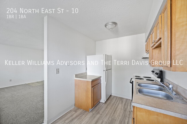Building Photo - 204 N East St