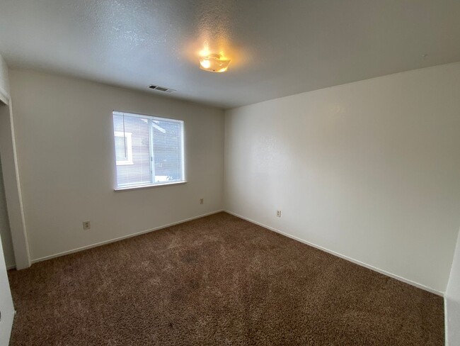 Building Photo - Charming 3 Bed/2.5 Bath on Packwood coming...