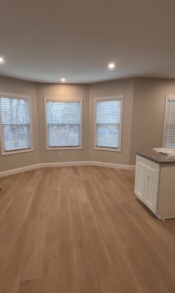 Building Photo - 33 South Ave