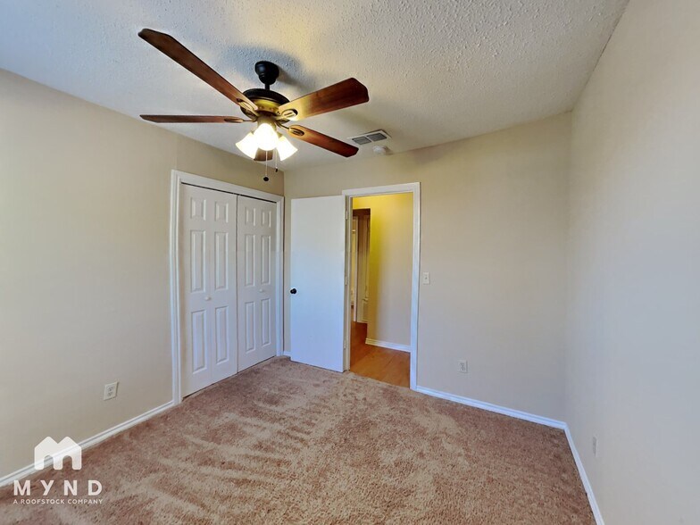 Building Photo - 1213 Hyridge St