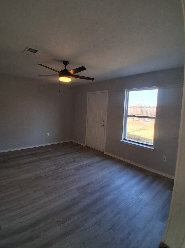 Building Photo - 32 Cypress Ave