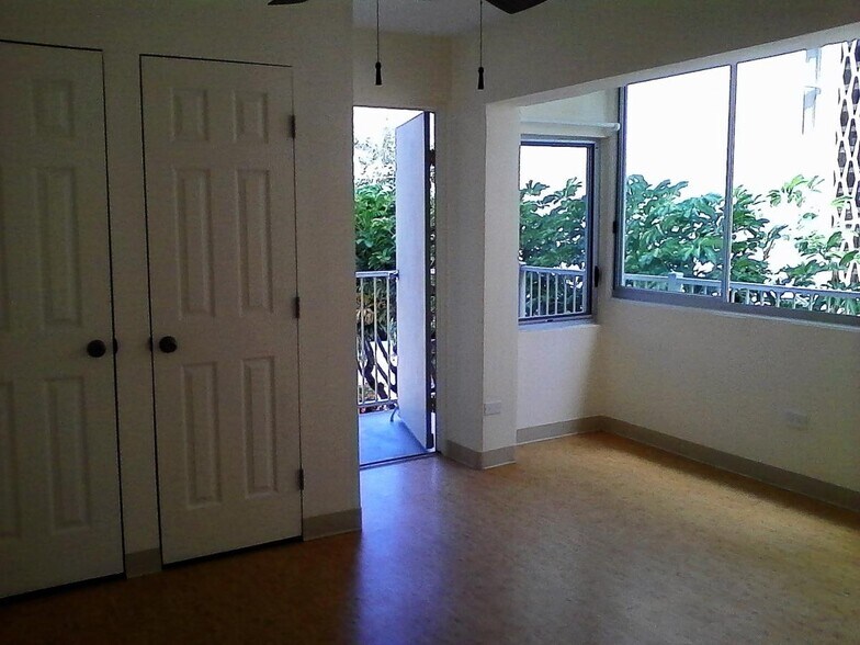 Building Photo - 3015 Kalakaua Ave
