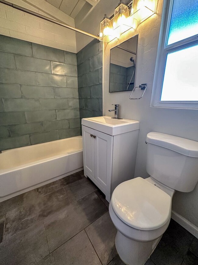 Building Photo - 2770 N Forgeus Ave