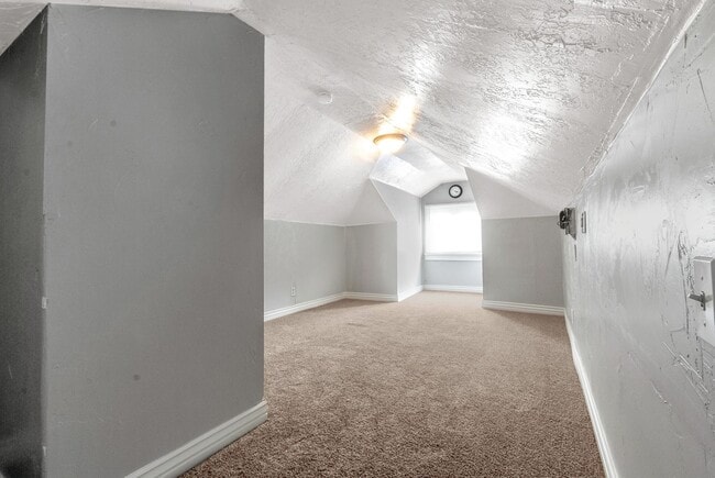 Building Photo - Charming 4 Bed, 2 Bath Home in Ogden, Clos...