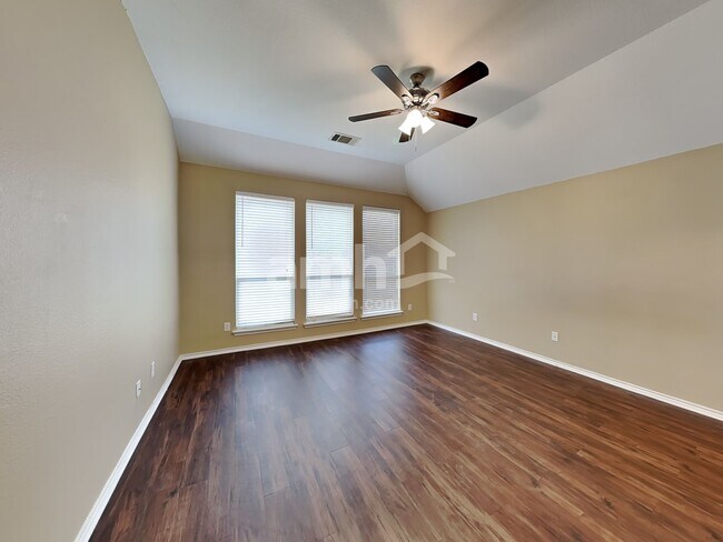 Building Photo - 8000 Bonito Dr