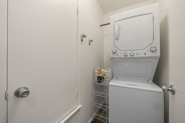 Building Photo - 9618 Sugar Hill Dr