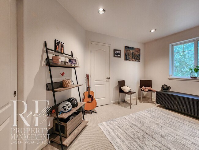 Building Photo - Light-Filled View Home with Vaulted Ceilings & Warm Wood Finishes