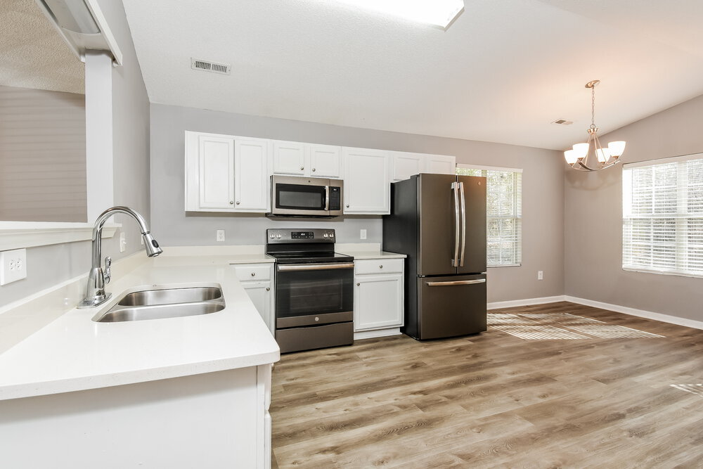 Building Photo - 223 Elm Dr