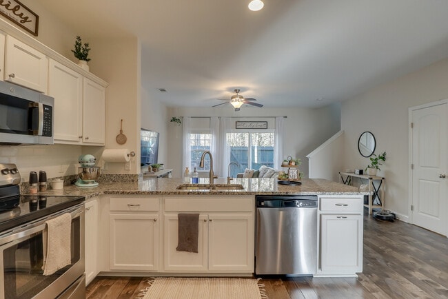 Building Photo - 413 Ferguson Ln