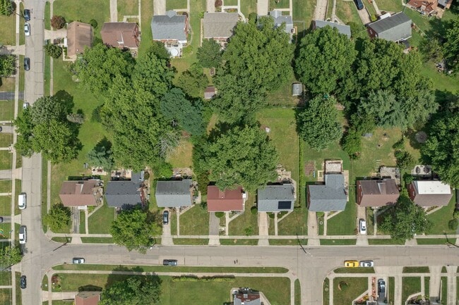 Building Photo - Delhi Township- Cute Single Family 4 bed, ...