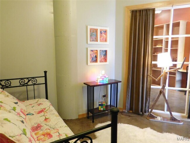 Building Photo - 701 N 15th St