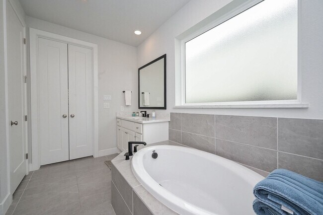 Building Photo - 71 Perennial Cyn Dr