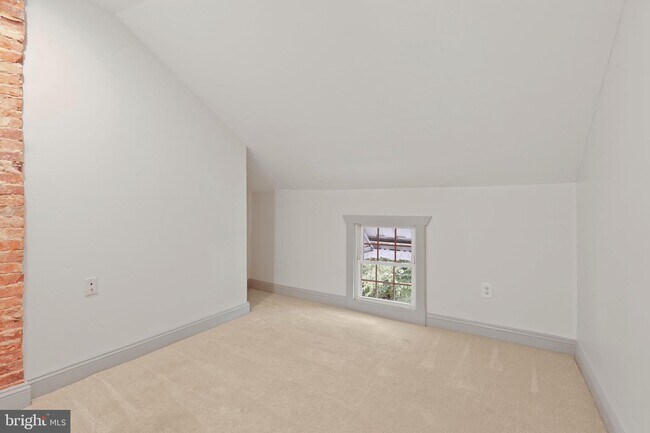 Building Photo - 3502 Buena Vista Ave