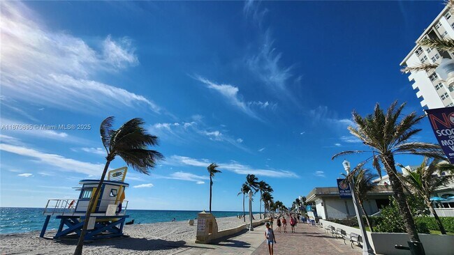 Building Photo - 505 S Ocean Dr