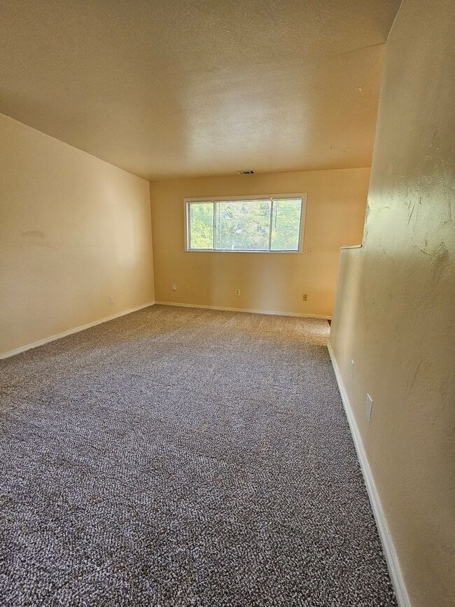 Building Photo - (3) Bed in Core Norman! Pet Negotiable! Av...