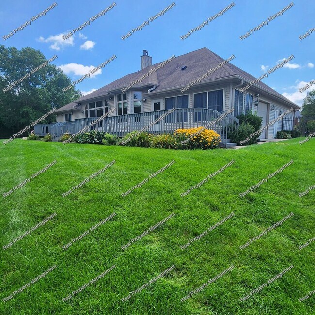 Building Photo - Gorgeous 4 Bedroom Ranch