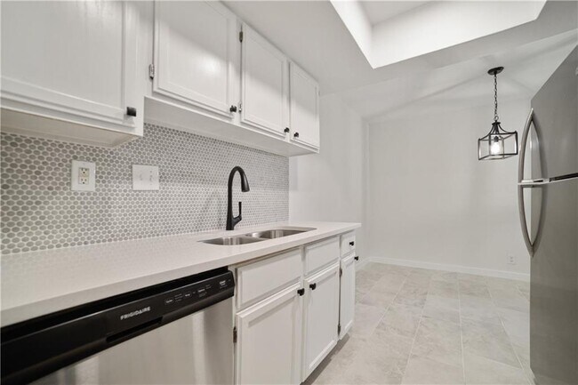 Building Photo - 2600 Penny Ln