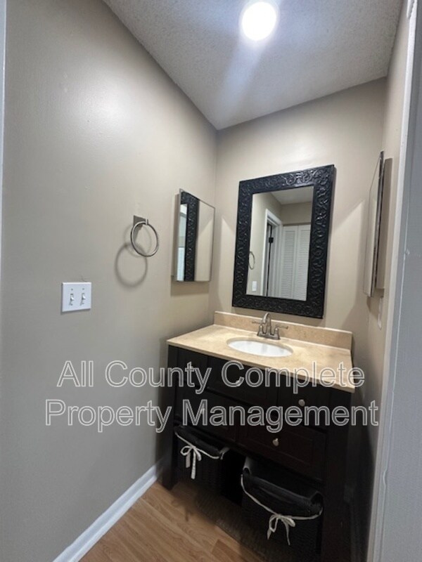 Building Photo - 6653 Periwinkle Dr