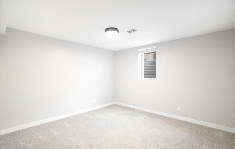 Building Photo - 1475 W 43rd Ave