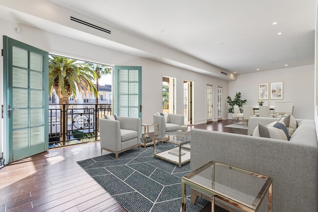 Virtual Staging - 225 S Hamilton Dr