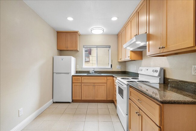 Building Photo - 2234 Santa Clara Ave