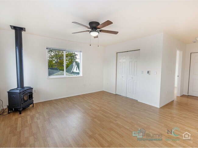 Building Photo - 849 1st Ave