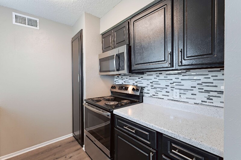 Building Photo - 531 Bedford Rd