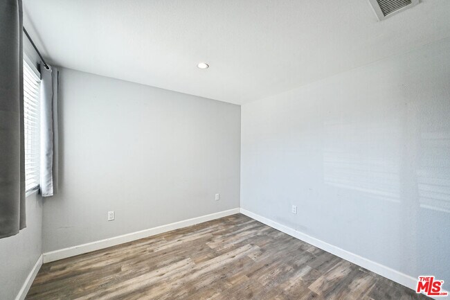 Building Photo - 14420 Rosecrans Ave