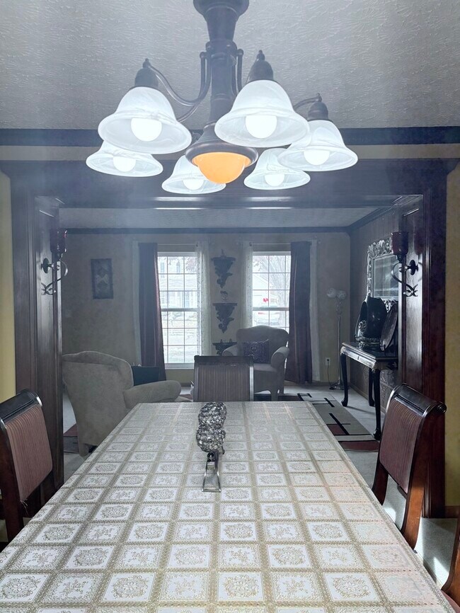 Building Photo - Furnished 4BR 2 BA Home w/ Covered Patio in Groveport!